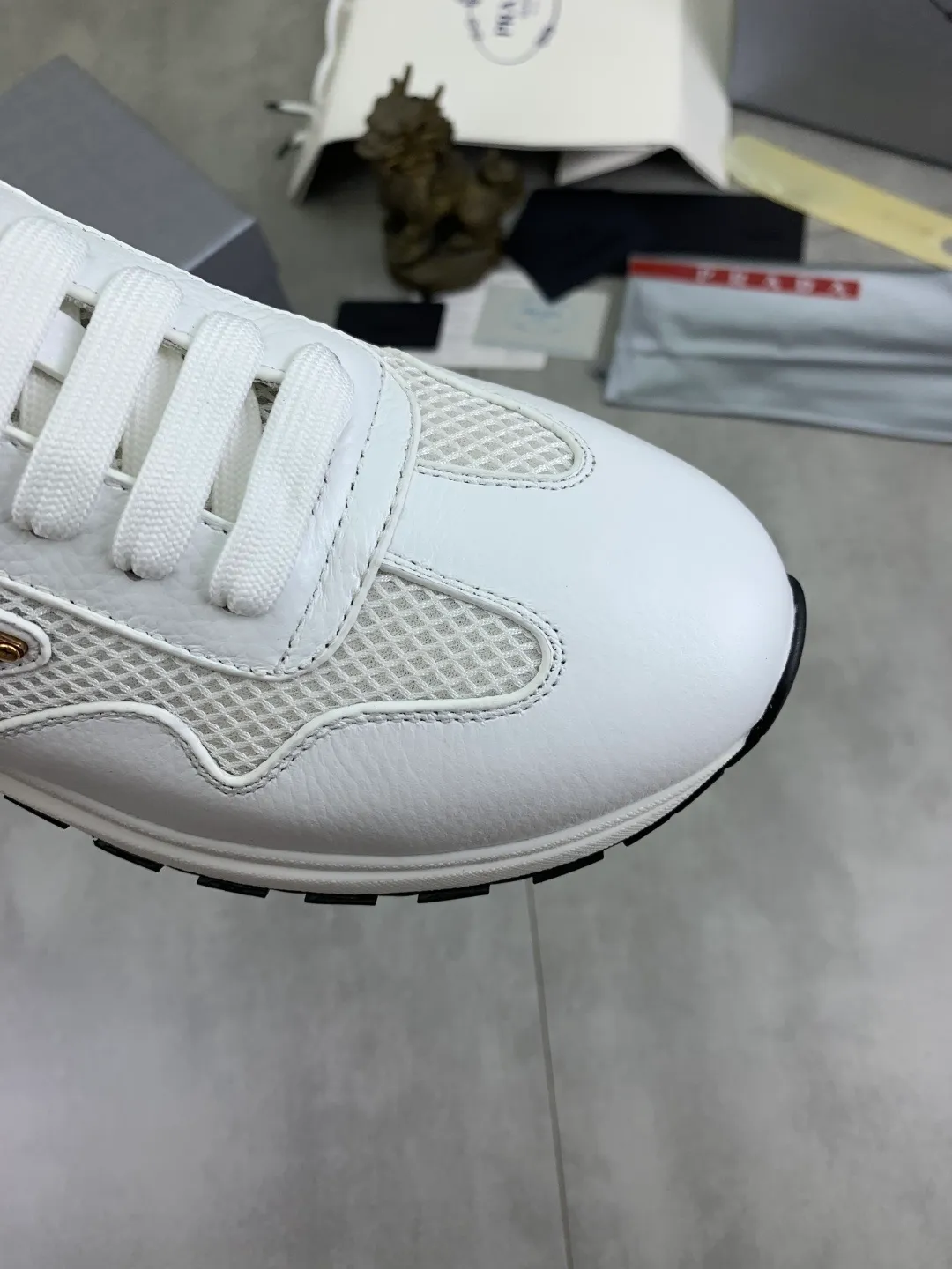Men's shoes 💰P560💰[New style] popular models are on the official website, 🆘 Trendy brand (Prada) mainly promotes popular models, avant-garde and versatile fashion men's shoes private version mold opening, cowhide surface splicing 1:1.. Fashionable and simple, original imported cowhide lining cowhide feet; the atmosphere and personality are more fashionable, eye-catching and pursuing class. It will subvert the old idea and be a must-have for fashionistas with you! Must keep it for yourself! Tall and comfortable, large and low, high-end quality workmanship. Number of yards: 38-45 4️⃣optional.
